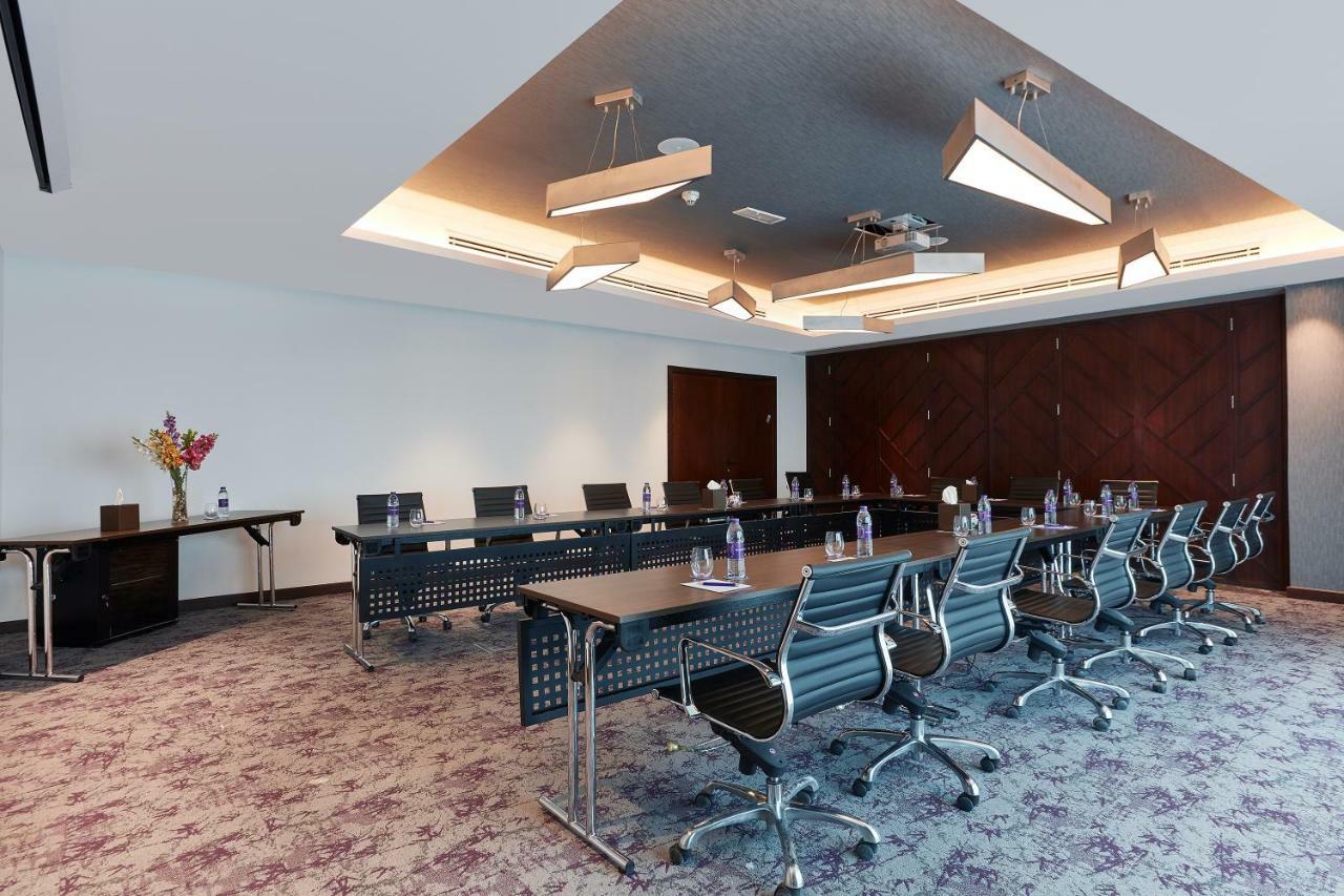 Park Regis Business Bay Hotel Dubai Bagian luar foto